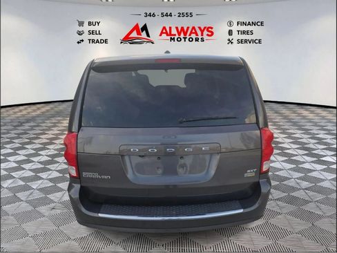Used 2017 Dodge Grand Caravan SXT FWD image 3