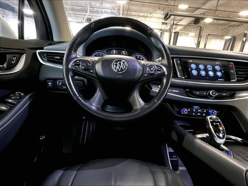 Used 2018 Buick Enclave Essence AWD/4WD image 18