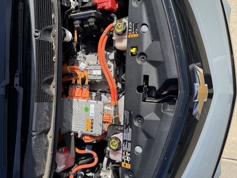 Used 2019 Chevrolet Bolt Premier w/ Infotainment Package FWD image 39