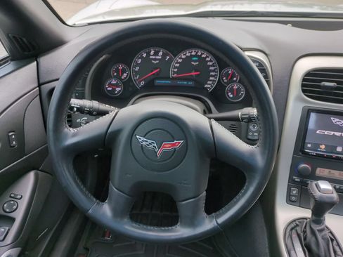Used 2005 Chevrolet Corvette Coupe w/ Preferred Equipment Group RWD image 22