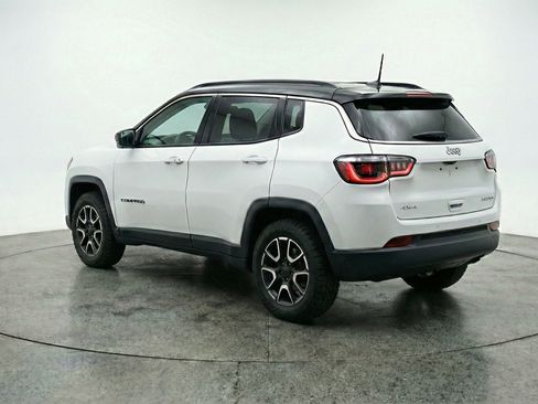 Used 2025 Jeep Compass Trailhawk AWD/4WD image 6