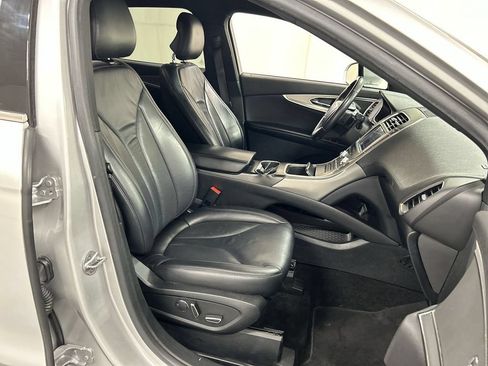 Used 2019 Lincoln Nautilus Select AWD/4WD image 24