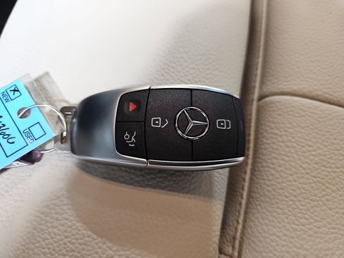 New 2025 Mercedes-Benz GLB 250 image 35