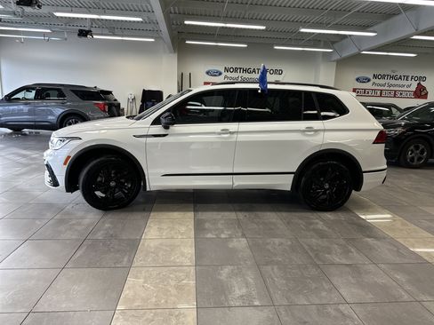 Used 2024 Volkswagen Tiguan SE R-Line image 16