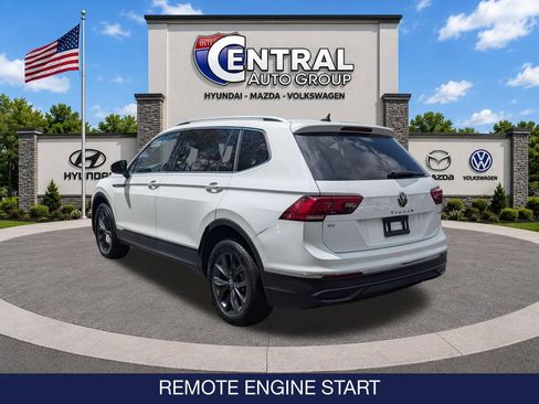 Used 2022 Volkswagen Tiguan SE w/ Panoramic Sunroof Package AWD/4WD image 6