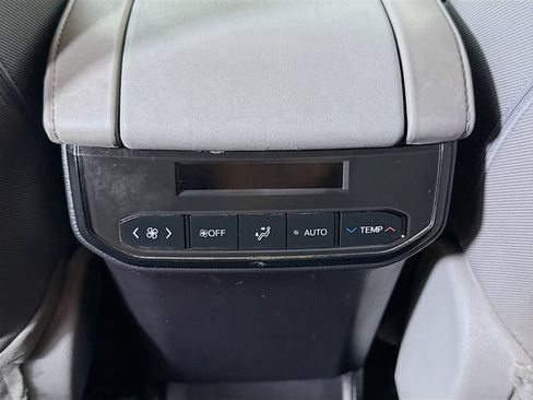 Used 2023 Toyota Highlander LE FWD image 25