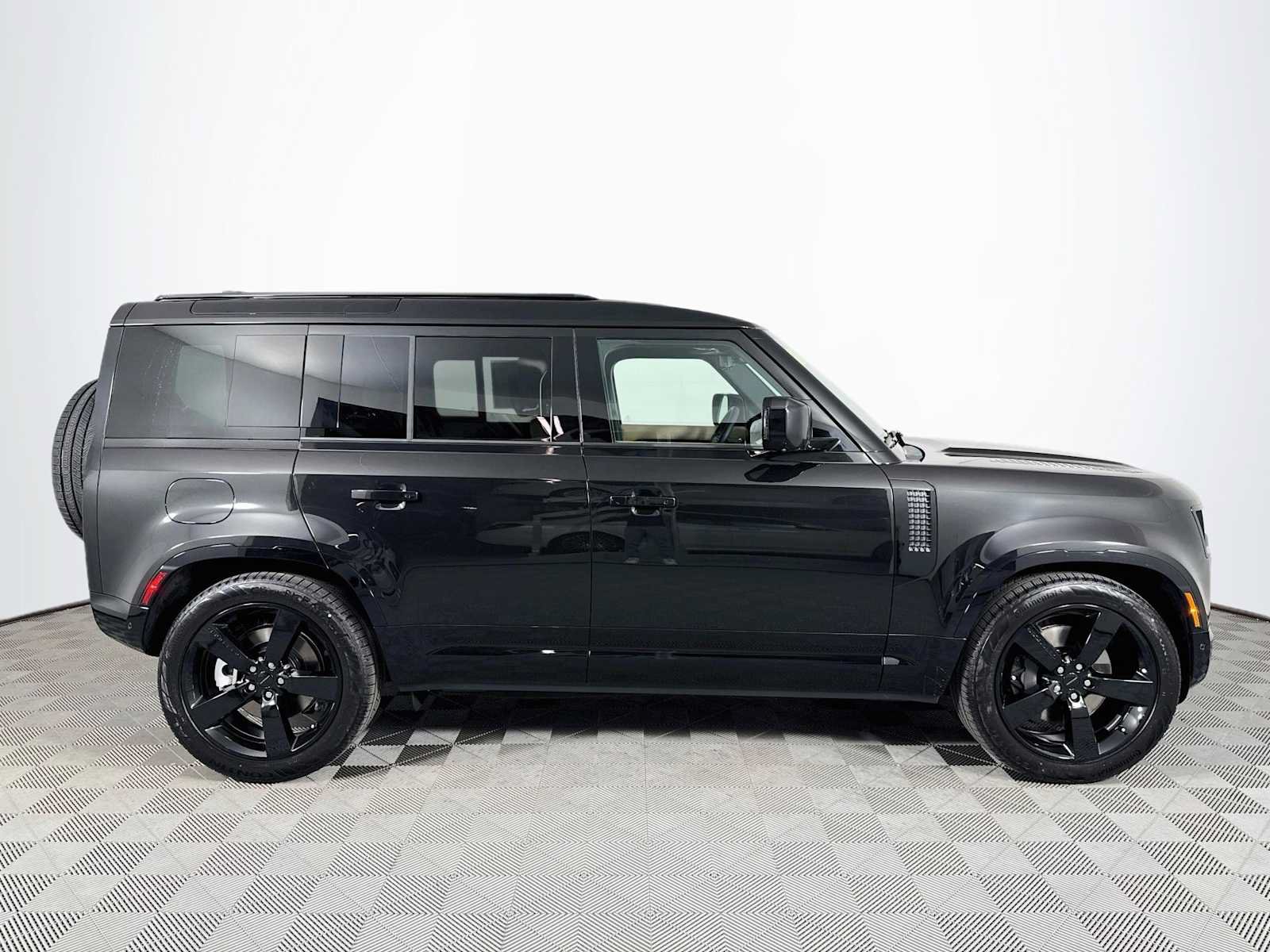New 2026 Land Rover Defender 110 X-Dynamic SE AWD/4WD image 4