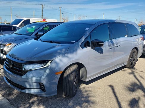 Used 2023 Honda Odyssey Sport image 3