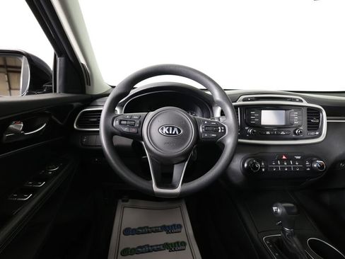 Used 2017 Kia Sorento LX image 28