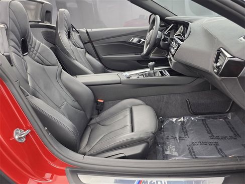 Used 2025 BMW Z4 M40i w/ Edition image 29