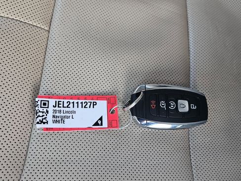 Used 2018 Lincoln Navigator L Reserve w/ Technology Package image 20