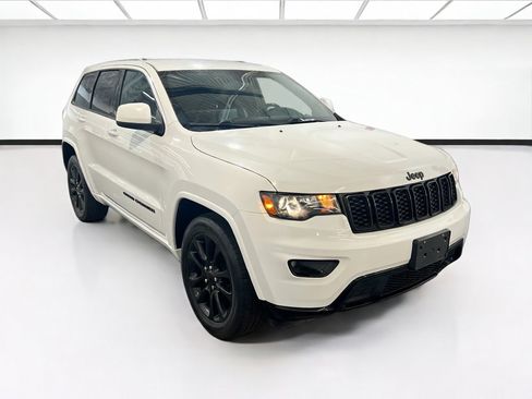 Used 2020 Jeep Grand Cherokee Altitude AWD/4WD image 3