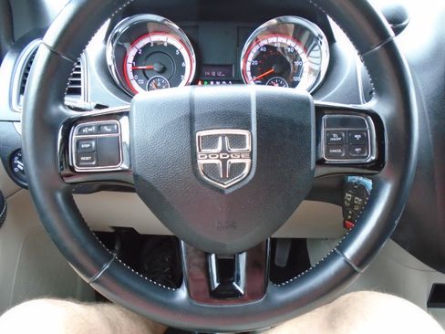 Used 2019 Dodge Grand Caravan SXT FWD image 17