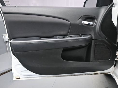 Used 2014 Chrysler 200 Touring image 12