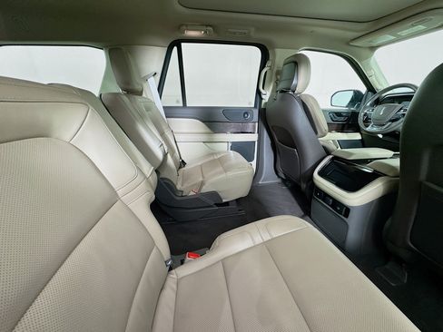 Used 2024 Lincoln Navigator Premiere AWD/4WD image 25