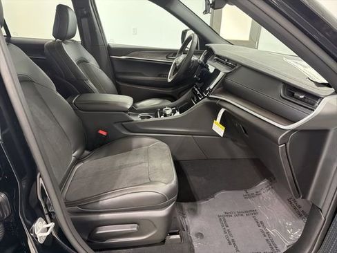 New 2026 Jeep Grand Cherokee Altitude image 24