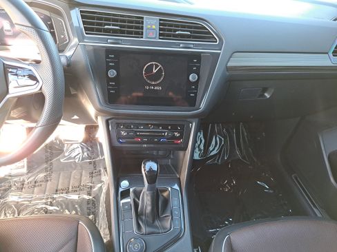 Certified 2024 Volkswagen Tiguan SEL R-Line image 20