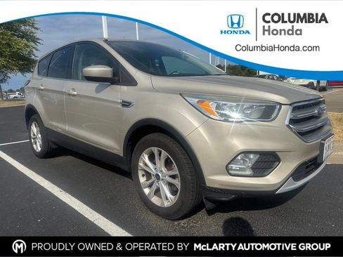 Used 2017 Ford Escape SE FWD image 1