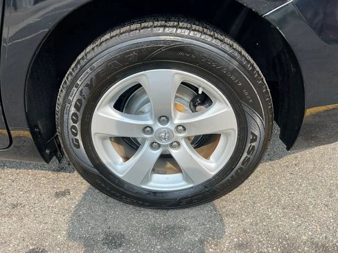 Used 2017 Toyota Sienna LE FWD image 11