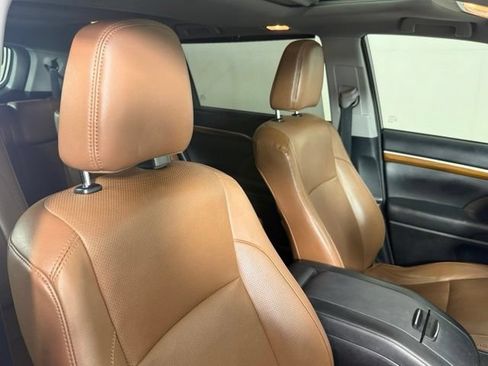 Used 2018 Toyota Highlander Limited FWD image 29
