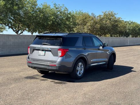 Certified 2022 Ford Explorer XLT RWD image 4