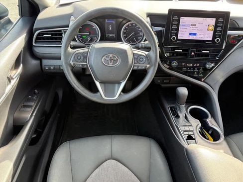 Used 2022 Toyota Camry LE image 4
