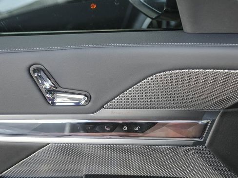New 2026 BMW 760i xDrive w/ Premium Package AWD/4WD image 18