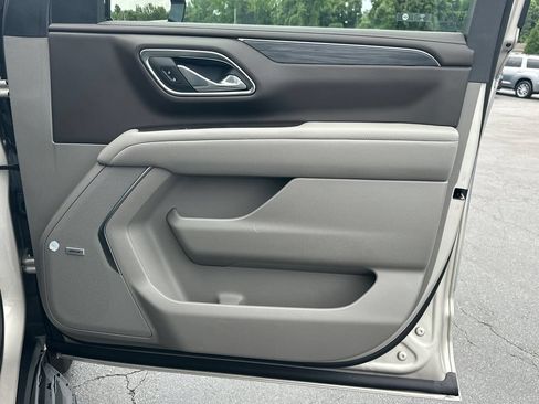 Used 2024 GMC Yukon SLT w/ SLT Luxury Package RWD image 15