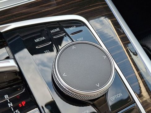 Used 2025 BMW X7 xDrive40i w/ Premium Package image 25