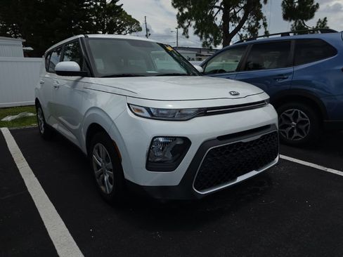 Certified 2021 Kia Soul LX FWD image 3