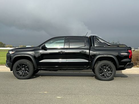 New 2025 Chevrolet Colorado Trail Boss w/ Midnight Edition image 7
