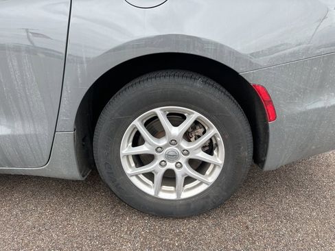 Used 2023 Chrysler Pacifica Touring-L image 14