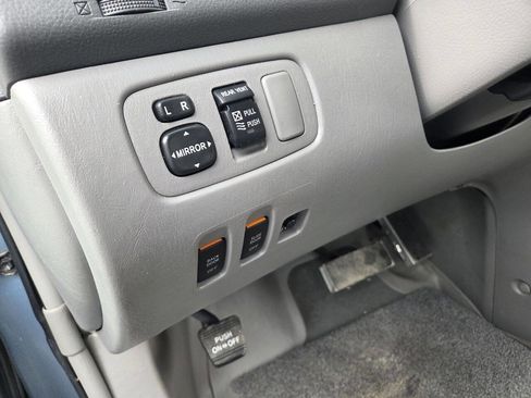 Used 2010 Toyota Sienna image 17