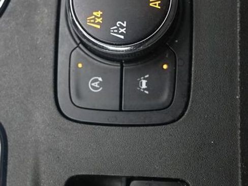 Used 2023 Chevrolet Traverse LT image 23