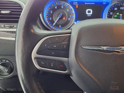Used 2020 Chrysler 300 Limited AWD/4WD image 14