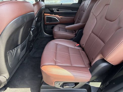 Used 2023 Kia Telluride EX w/ EX Captain's Chair Package AWD/4WD image 28