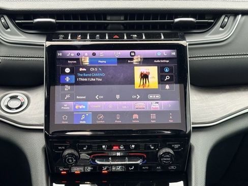 New 2025 Jeep Grand Cherokee L Limited w/ Luxury Tech Group II image 14