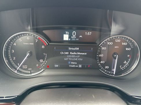 Used 2025 Cadillac XT5 Premium Luxury image 17