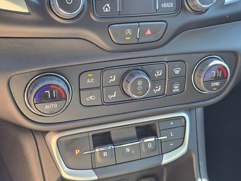 Used 2024 GMC Terrain SLT AWD/4WD image 28