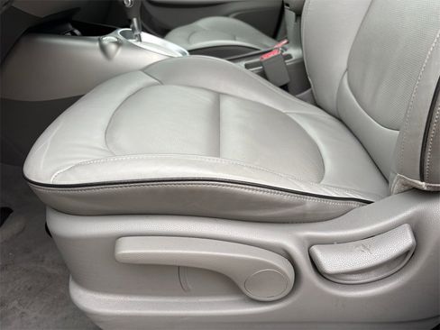 Used 2017 Kia Soul EV + w/ Sun & Fun Package image 13