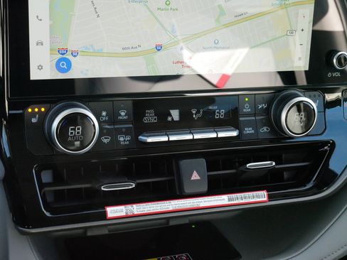 Certified 2026 Toyota Highlander XLE image 23