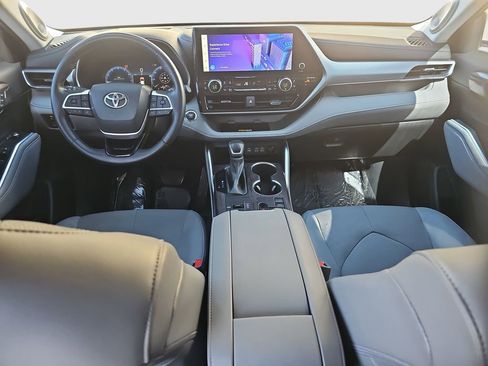 Used 2023 Toyota Highlander Platinum image 19