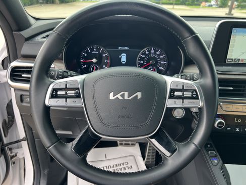 Used 2022 Kia Telluride SX w/ Towing Package FWD image 15
