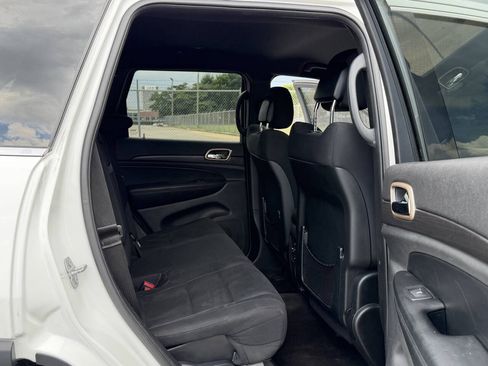 Used 2017 Jeep Grand Cherokee Laredo w/ Quick Order Package 23E AWD/4WD image 8
