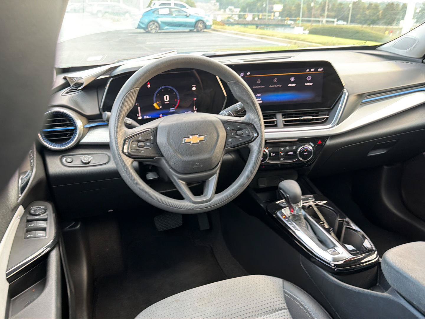 Used 2024 Chevrolet Trax LT FWD image 18