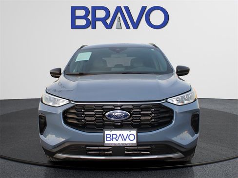 Used 2025 Ford Escape ST-Line image 2