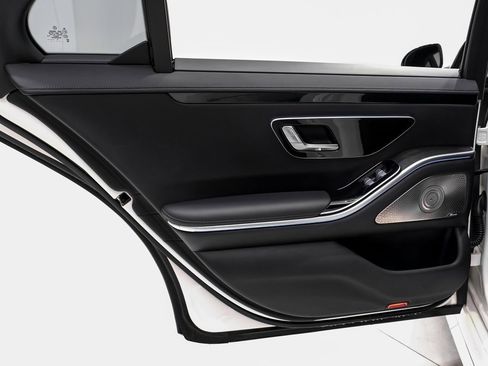 Used 2022 Mercedes-Benz S 500 4MATIC w/ AMG Line Package image 42