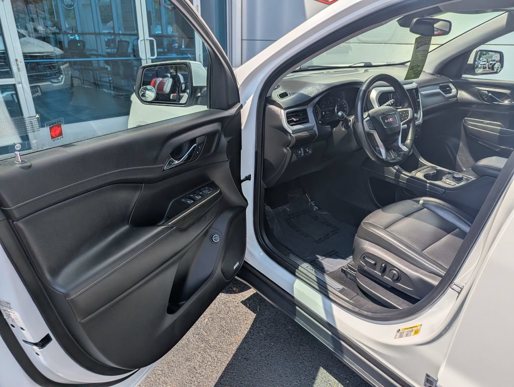 Used 2023 GMC Acadia SLT FWD image 9