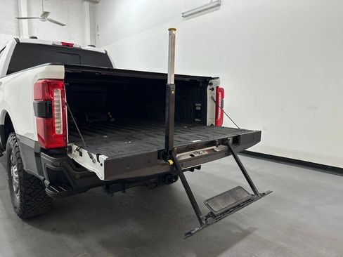 Used 2024 Ford F250 King Ranch w/ FX4 Off-Road Package AWD/4WD image 16