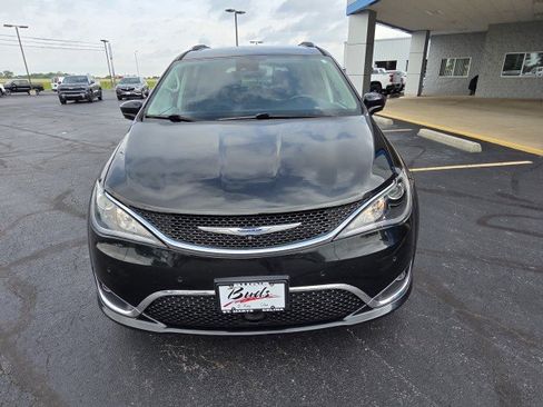 Used 2017 Chrysler Pacifica Touring-L Plus w/ Advanced Safetytec Group FWD image 15